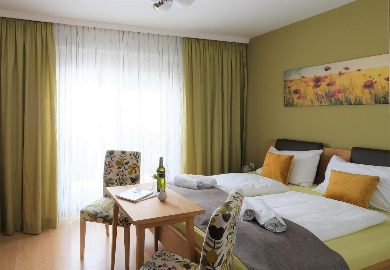 Winzerhof Lentsch Apartment Jois Luaran gambar